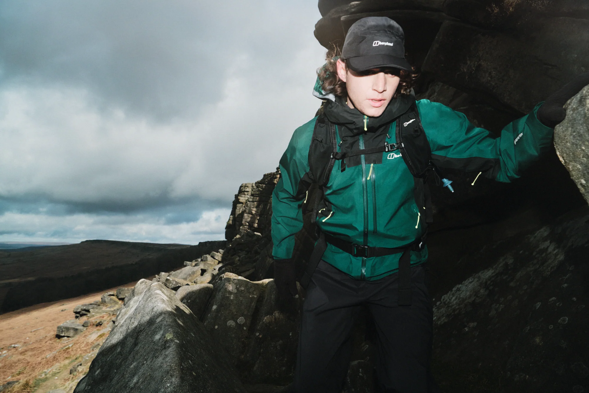 Berghaus Men's Ridge-Seeker 3L Gore-Tex Jacket (Off Peak/Jet Black) - Image 19