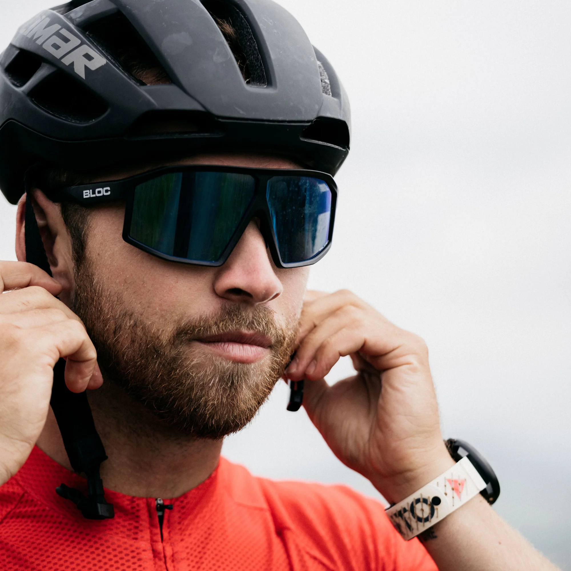 Bloc Eyewear Blade 2 Sunglasses (Blue Mirror Lens/Matt Black Frame) - Image 3
