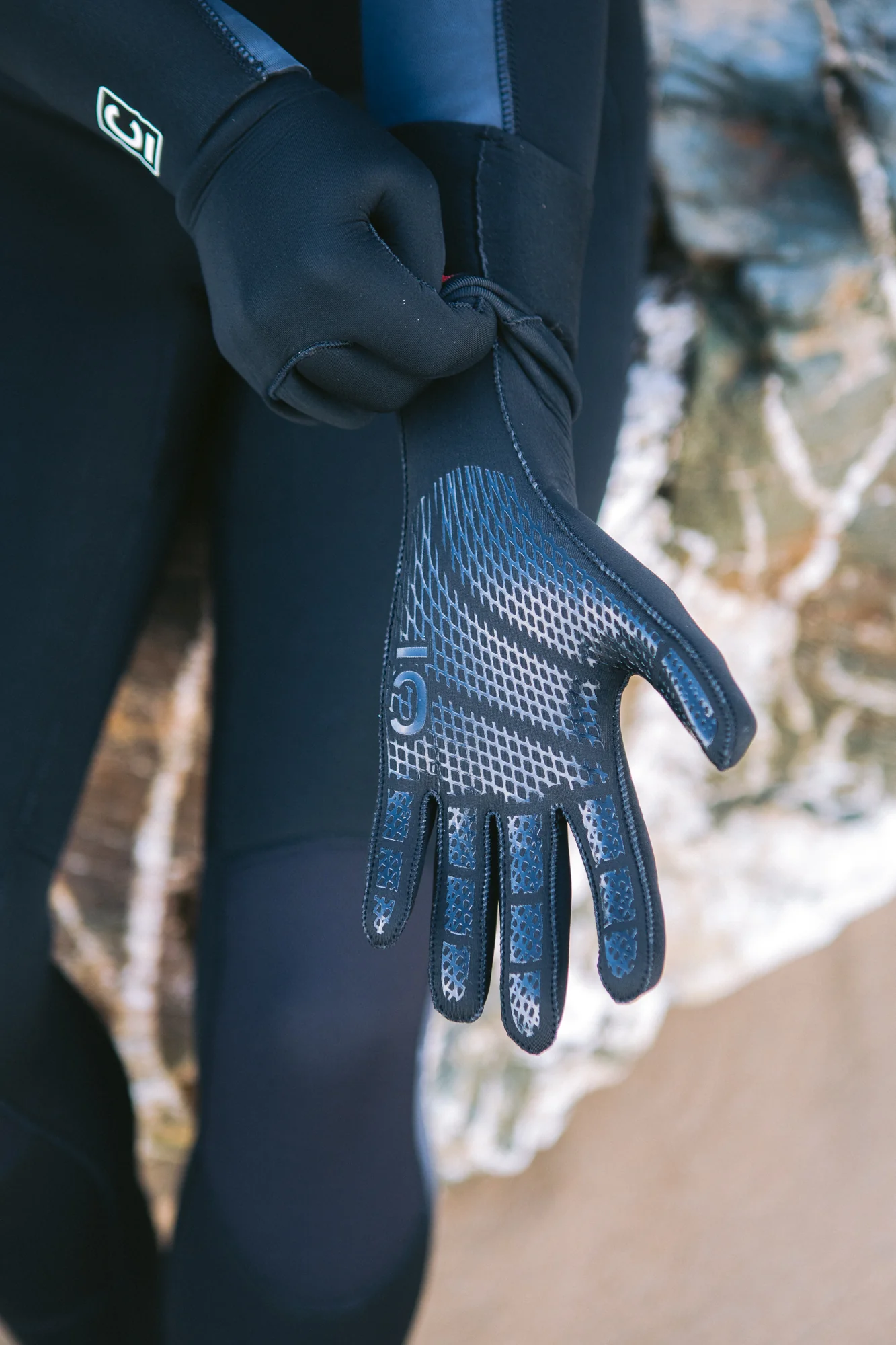 C-Skins Unisex Legend GBS Neoprene Thermal Swim/Watersports Gloves (Black)(3mm) - Image 4
