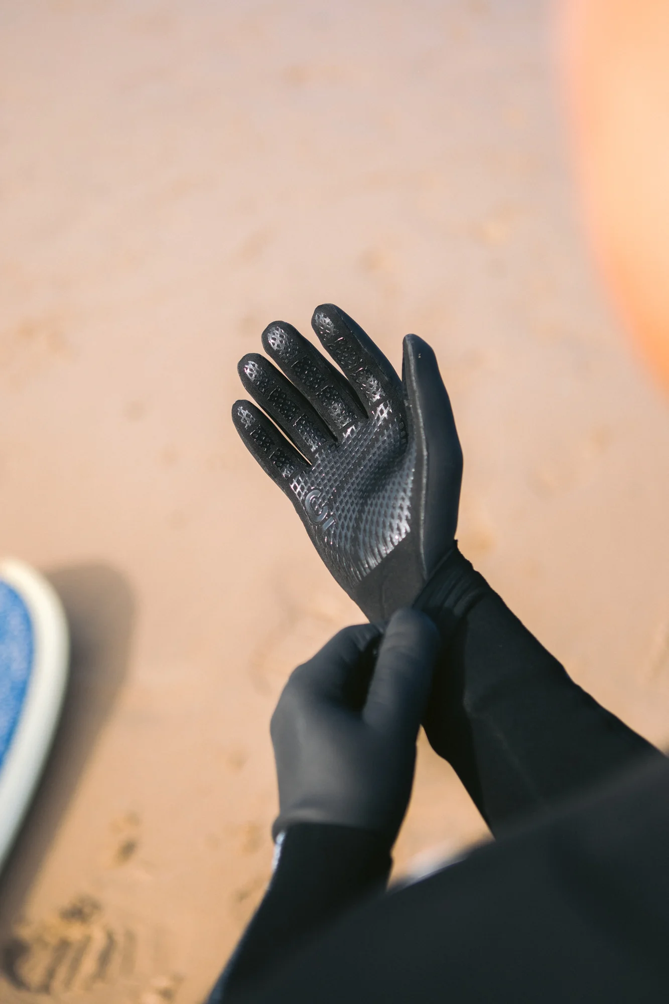 C-Skins Unisex Session GBS Neoprene Thermal Swim/Watersports Gloves (Black/Black)(3mm) - Image 5