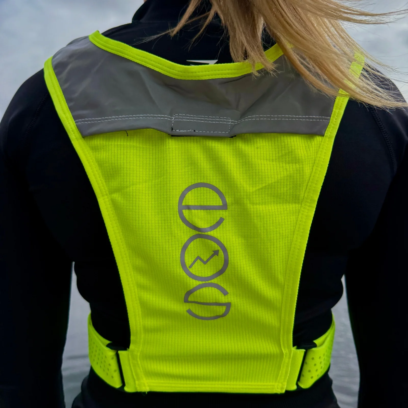Eos Elite Unisex IllumiLight Hi-Vis Running Vest (Yellow) - Image 5