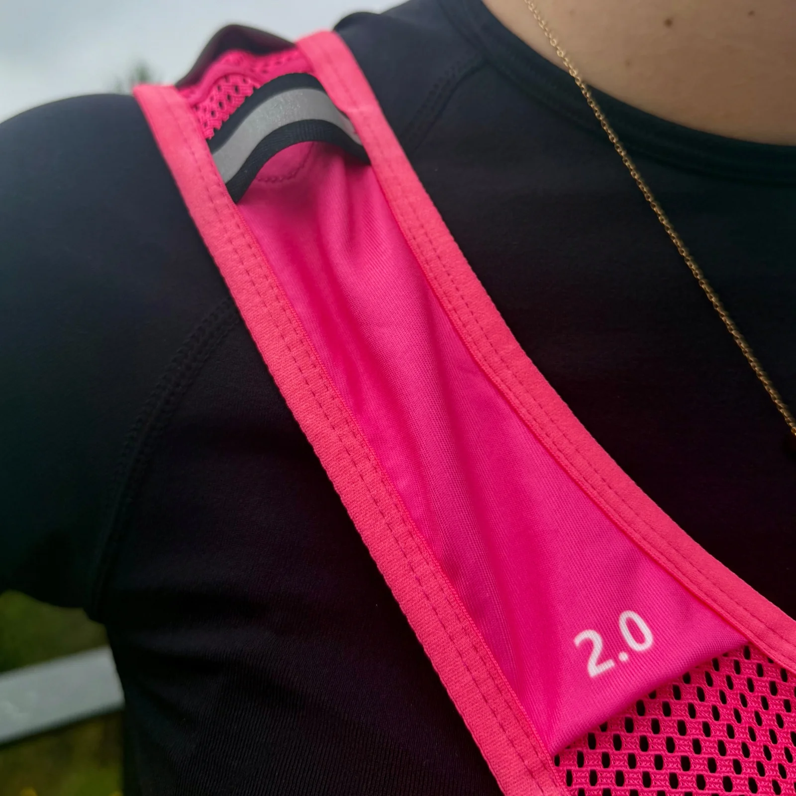 Eos Elite Unisex Ultralight 2.0 Running Vest (Pink) - Image 4