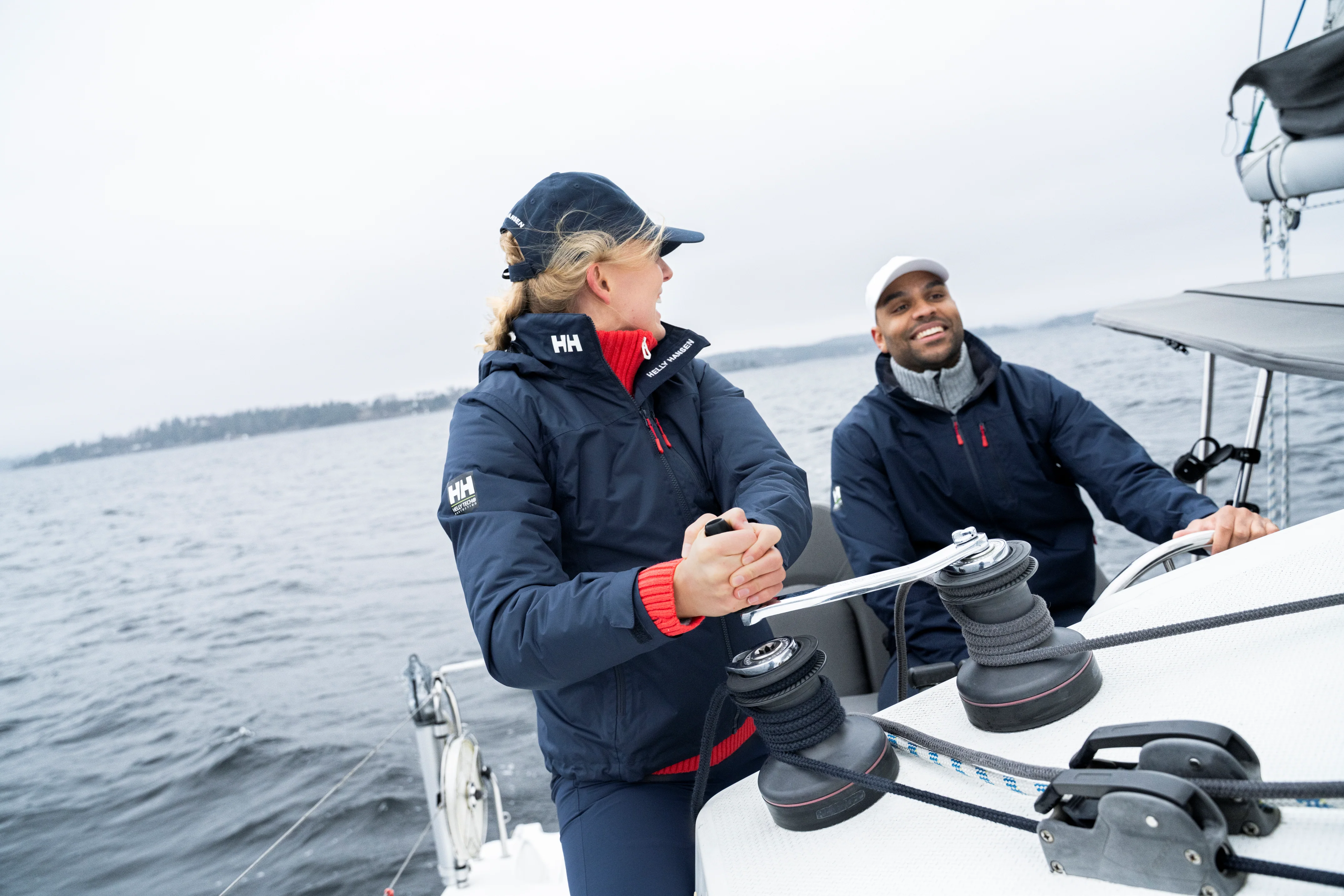 Helly Hansen Women's Crew Hooded Midlayer HT Waterproof Insulated Jacket 2.0 (Navy) - Image 9