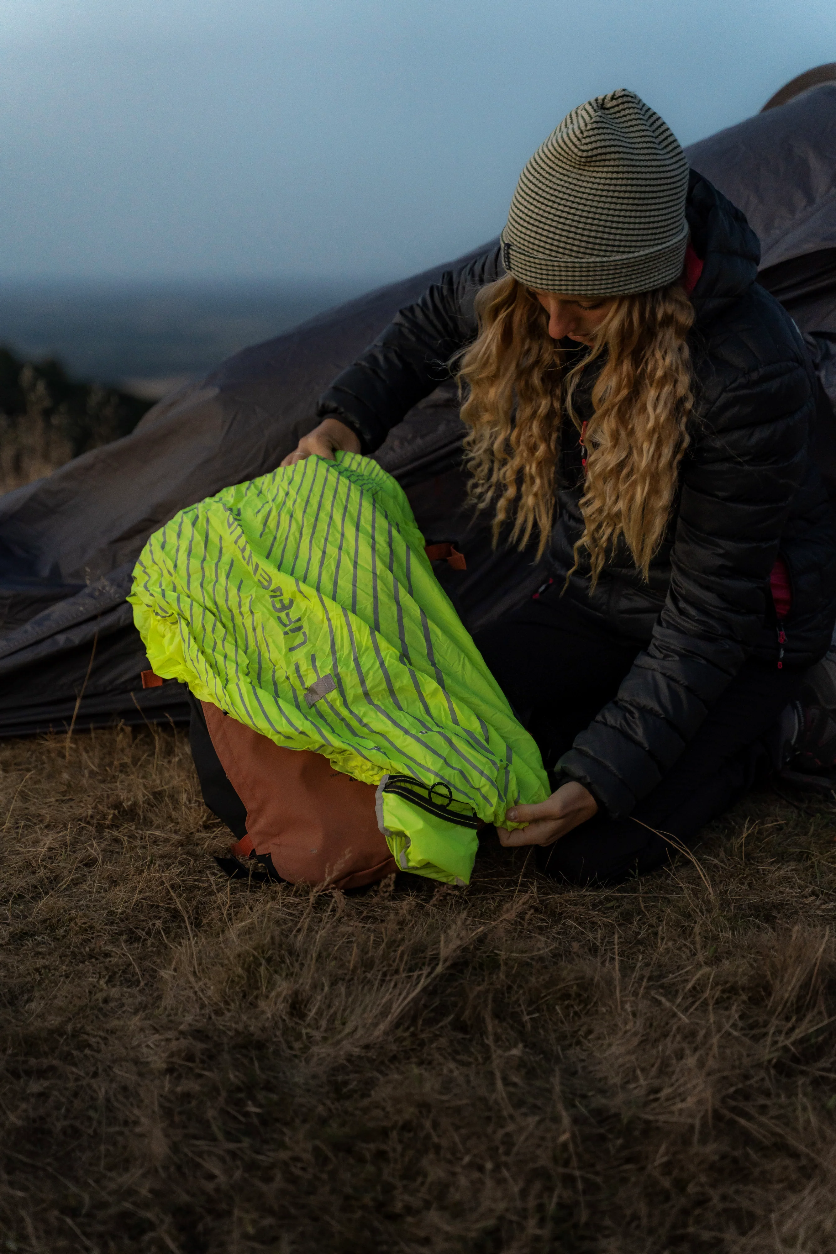 Lifeventure Rucksack Neon Yellow Raincover (35L) - Image 4
