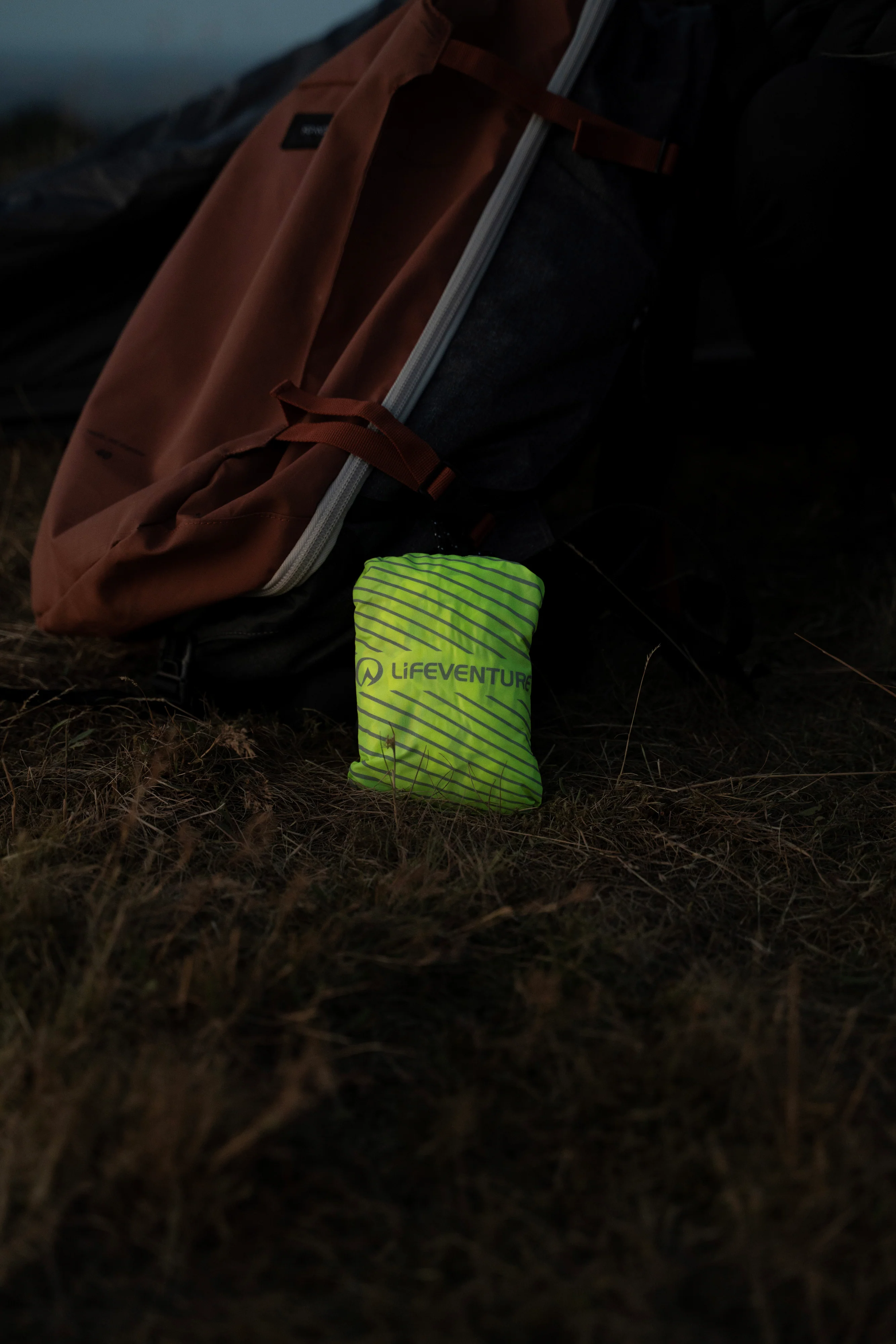 Lifeventure Rucksack Neon Yellow Raincover (35L) - Image 5