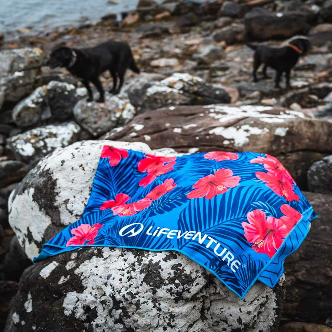Lifeventure Recycled SoftFibre Giant Travel Towel (Oahu) - Image 4