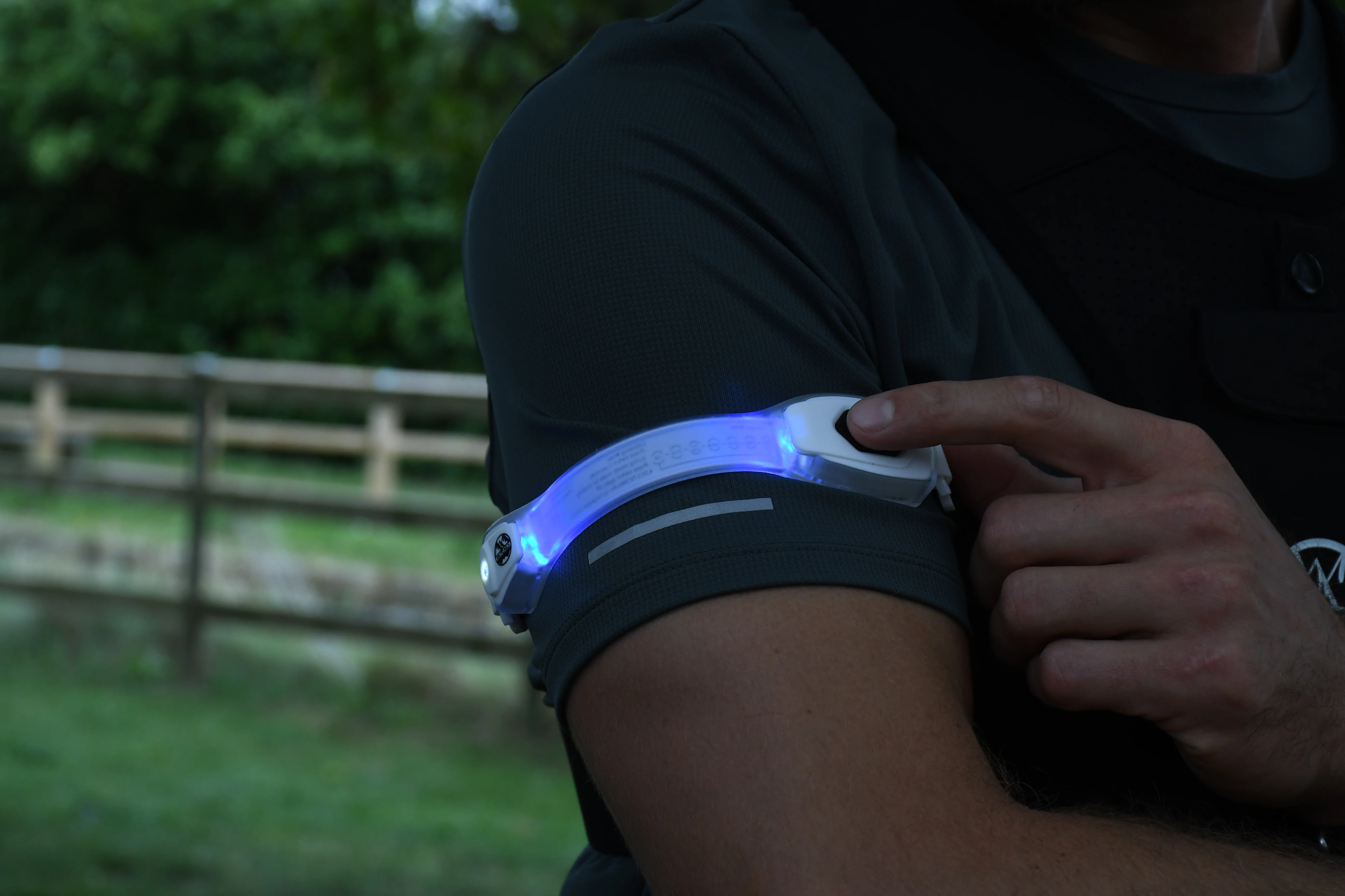 Six Peaks LED Running Safety Light Armband (7 Colour Settings) - Image 12