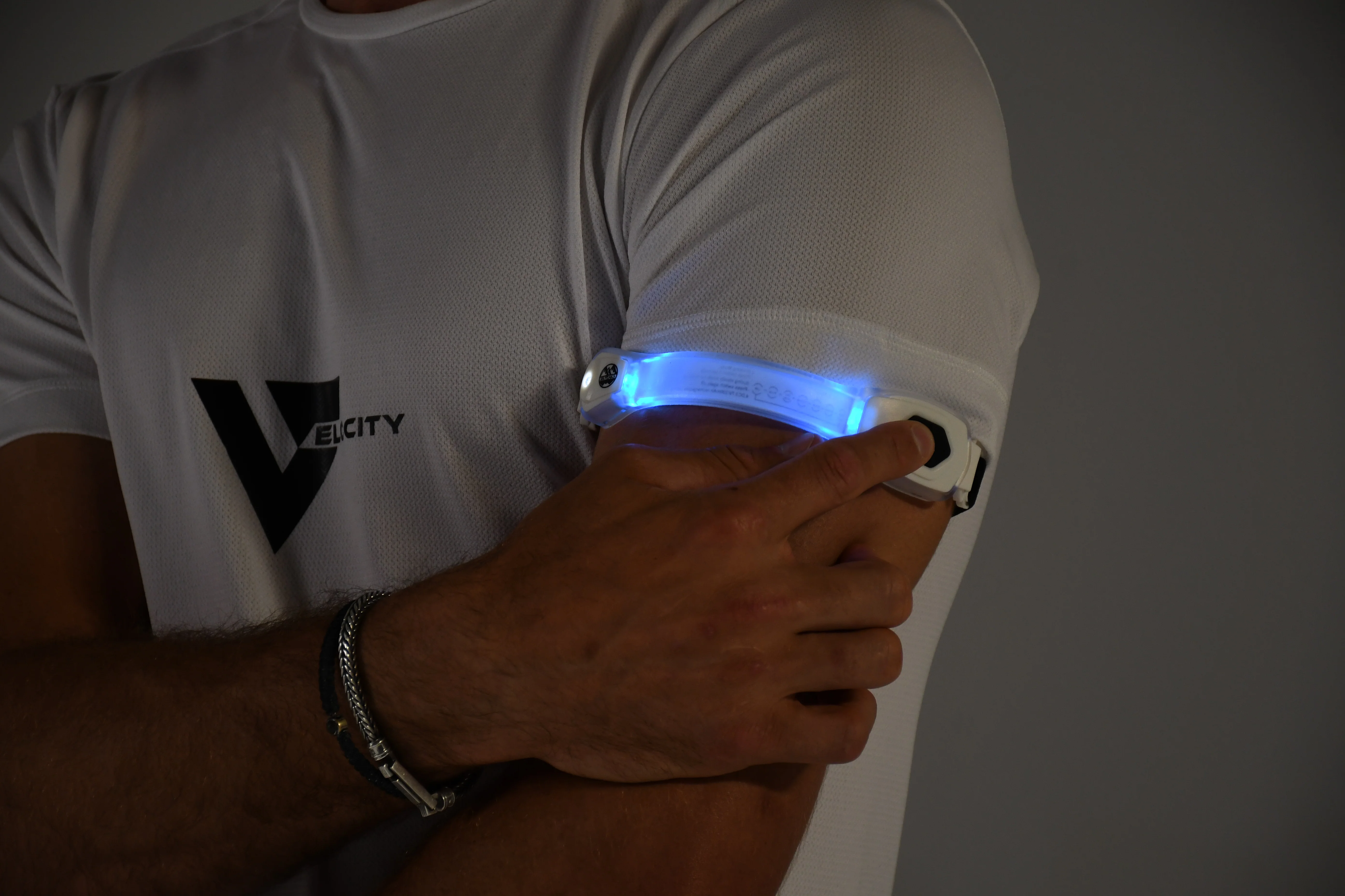 Six Peaks LED Running Safety Light Armband (7 Colour Settings) - Image 17