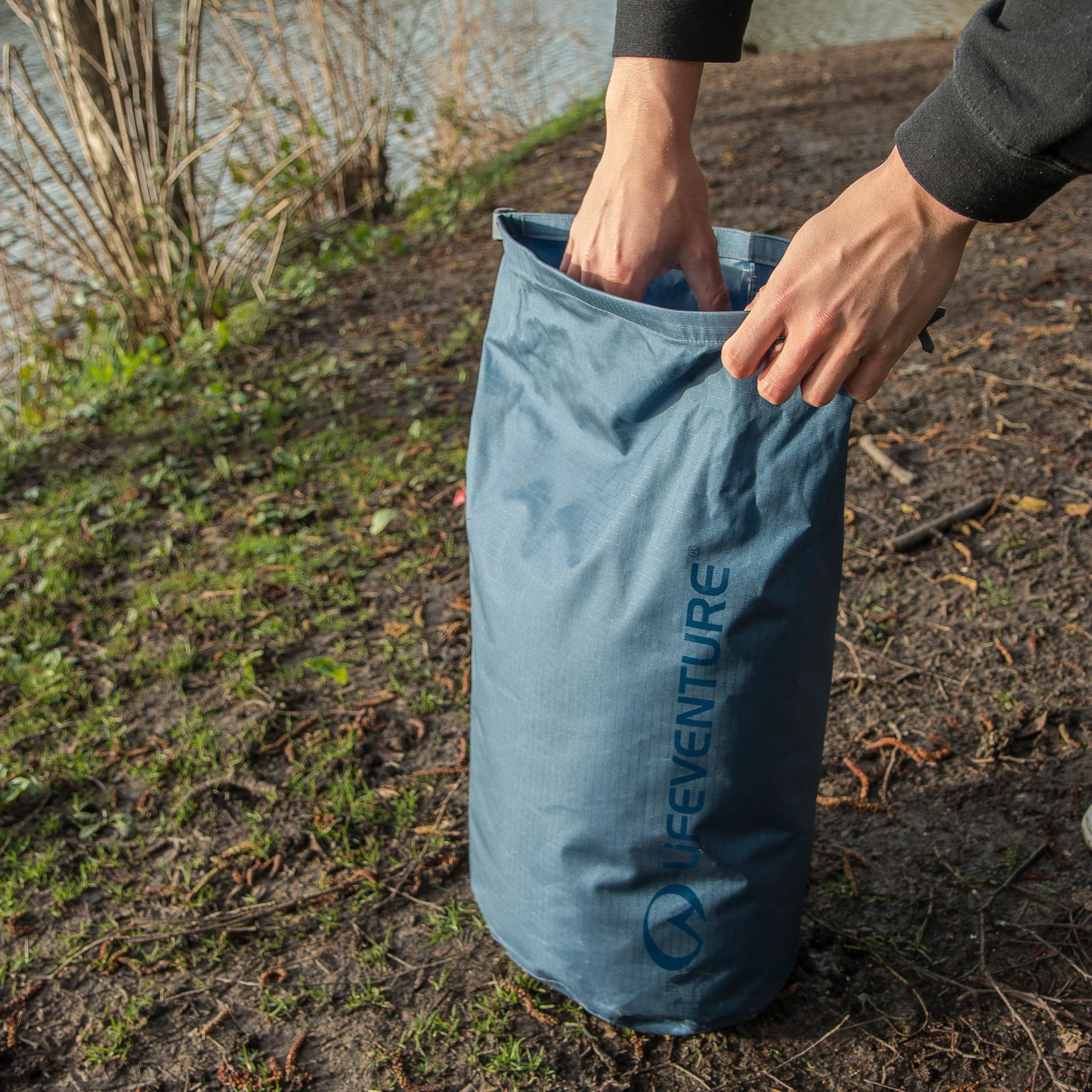 Lifeventure Storm 25L Dry Bag (Blue) - Image 4