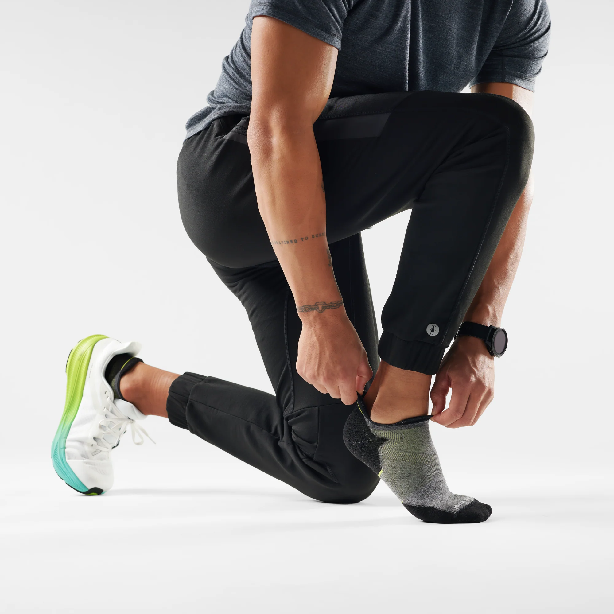 Smartwool Men's Targeted Cushion Merino Blend Low Ankle Run Socks (Medium Grey) - Image 2