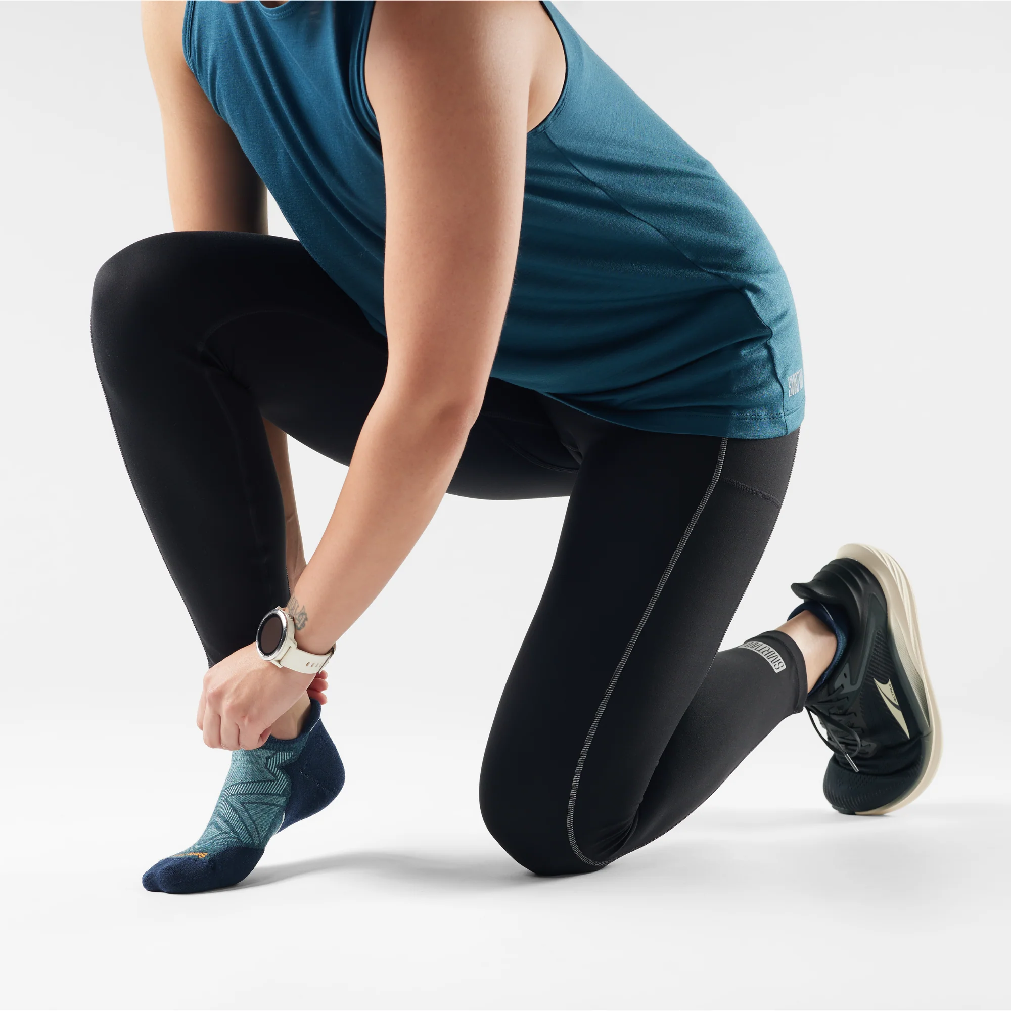 Smartwool Women's Run Targeted Cushion Merino Blend Low Ankle Socks (Twilight Blue) - Image 2