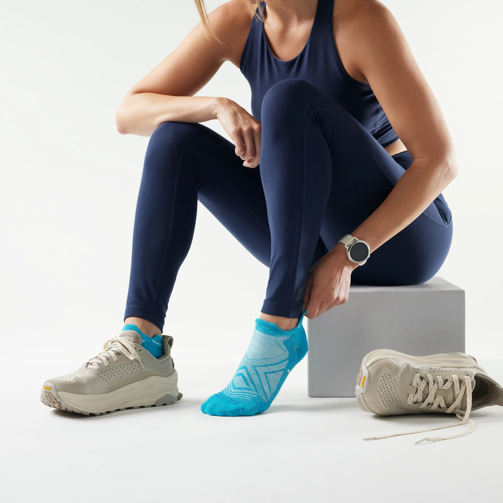 Smartwool Women's Zero Cushion Merino Blend Low Ankle Run Socks (White/Capri) - Image 2