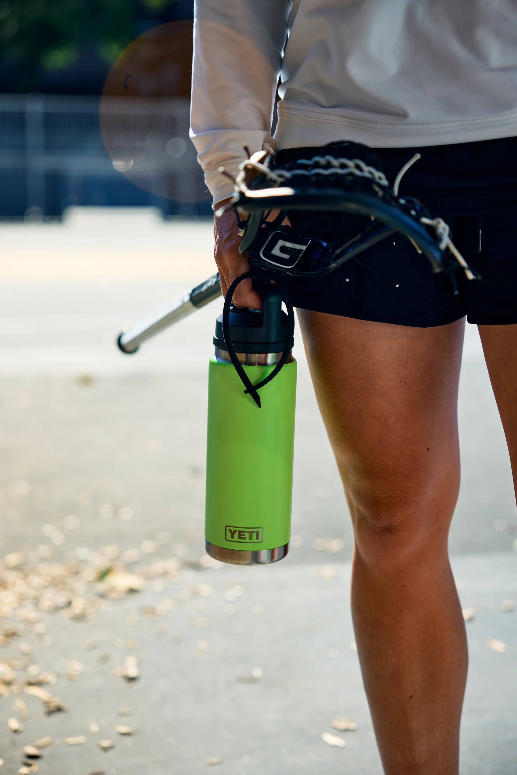Yeti Rambler 26oz/769ml Insulated Bottle with Chug Cap (Venom) - Image 9