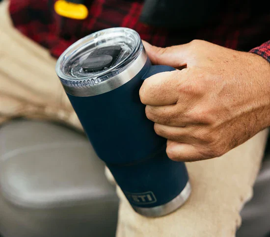 Yeti Rambler 20oz/591ml Travel Mug (Navy) - Image 4